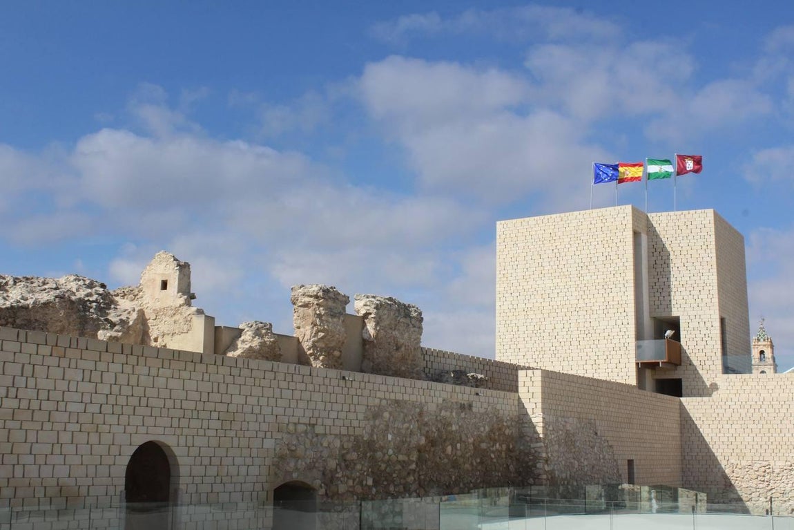 El rehabilitado castillo medieval de Baena, en imágenes