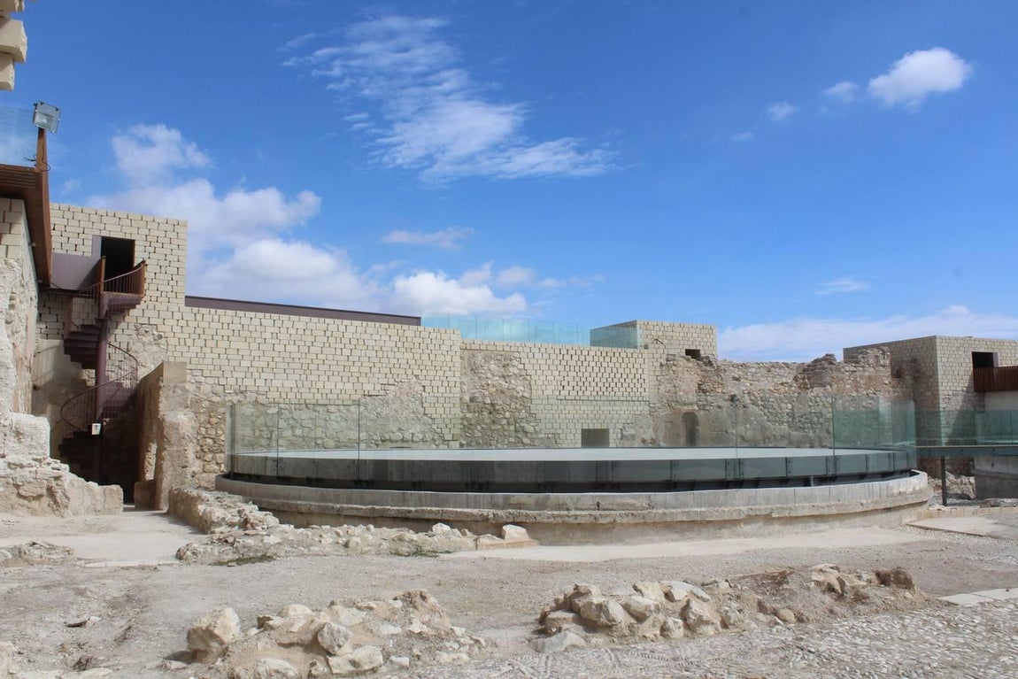 El rehabilitado castillo medieval de Baena, en imágenes