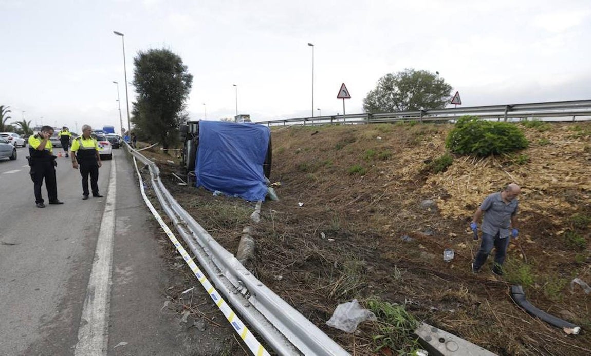 Vuelca un autobús que llevaba turistas al Aeropuerto de Barcelona