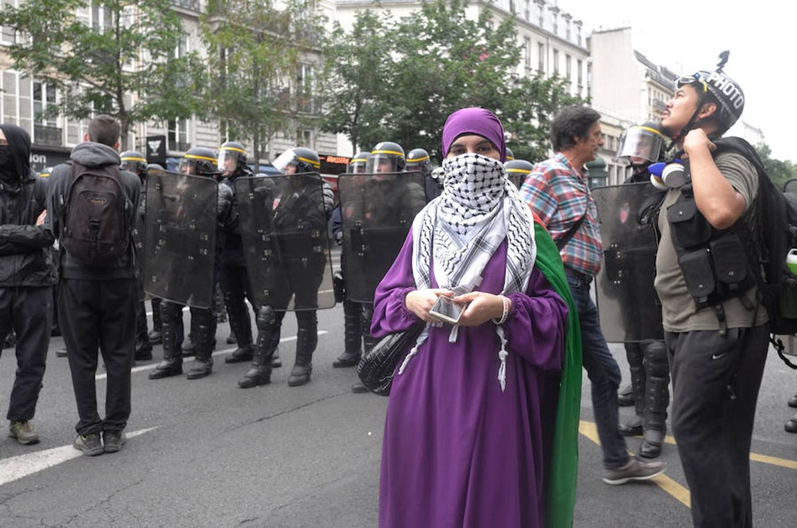 Francia ha echado este jueves un nuevo pulso a la reforma laboral del presidente, François Hollande, con una movilización nacional que algunas agrupaciones anuncian como la última antes de trasladar su combate a los tribunales y las empresas. 