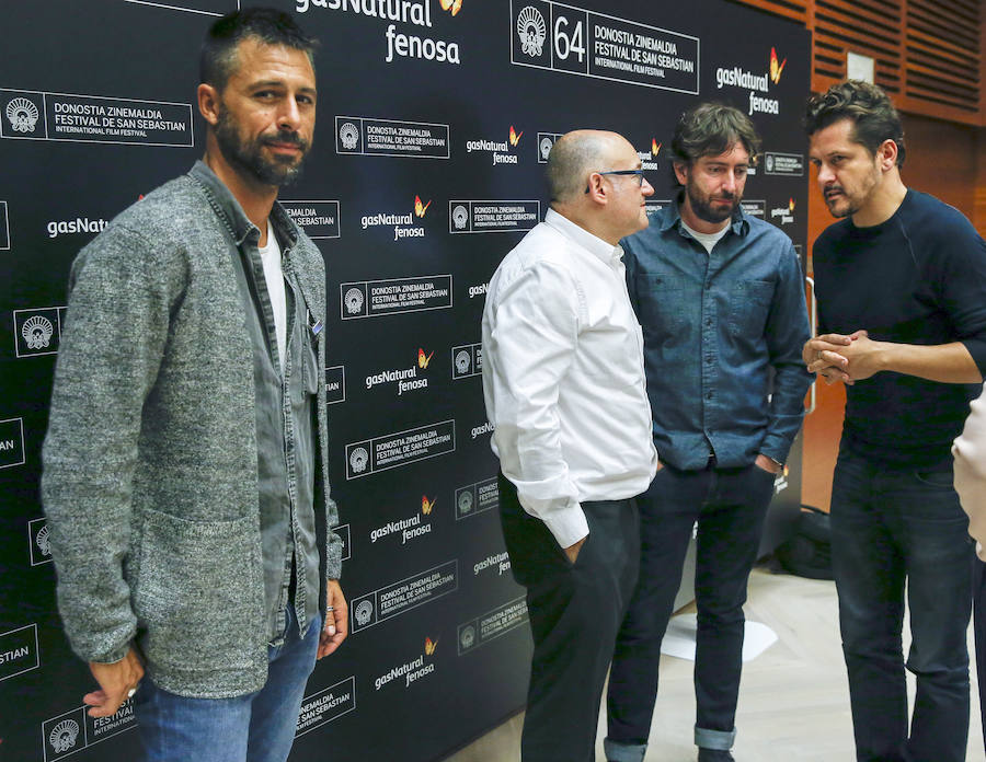 Hugo Silva, el director del festival José Luis Rebordinos, Daniel Sánchez Arévalo y Kique Maíllo. 