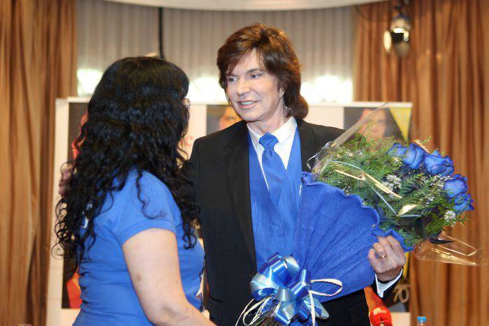 El cantante Camilo Sesto durante la presentacion de su nuevo disco «Camilo 70» en Madrid. 