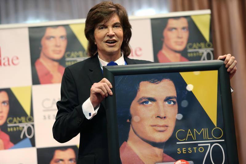 El cantante Camilo Sesto durante la presentacion de su nuevo disco. 