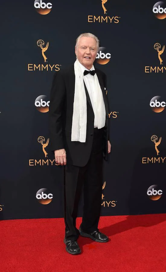 Jon Voight a su llegada a los Emmys