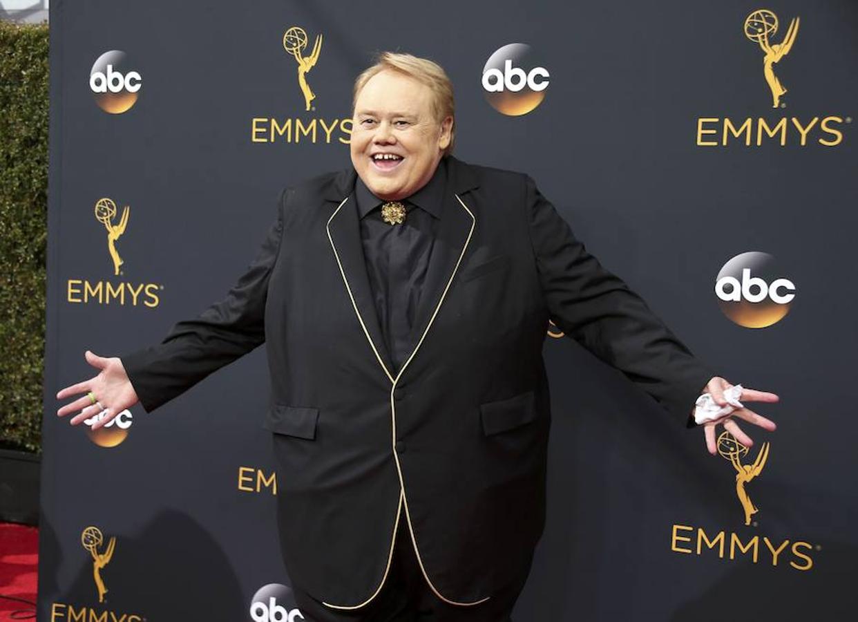 Louie Anderson, feliz a su llegada a la 68 edición de los Emmys. 