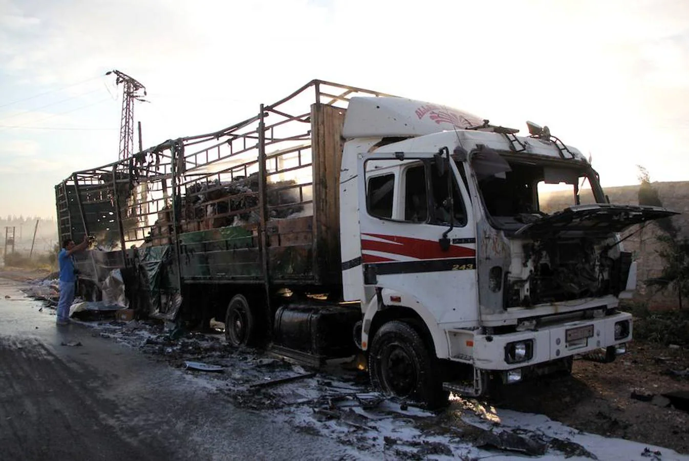 La organización también precisó que la mayoría de esos fallecidos eran conductores de los camiones de esa caravana humanitaria y un empleado de la Media Luna Roja Siria. Según señala la agencia Reuters, el ataque podría haber sido provocado por las fuerzas armadas de Rusia o Siria