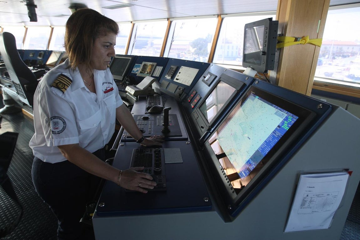 Imágenes del buque ‘Sarmiento de Gamboa’, en el muelle de Cádiz
