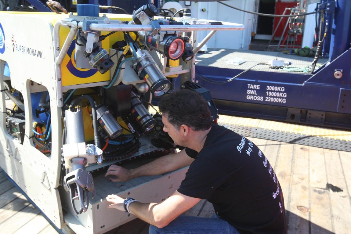 Imágenes del buque ‘Sarmiento de Gamboa’, en el muelle de Cádiz