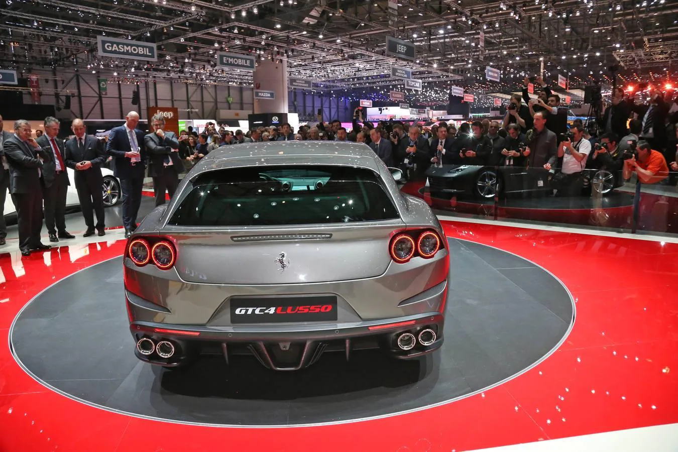 El Ferrari GTC4Lusso T, con 610 caballos, hará su debut en el Salón del Automóvil de París