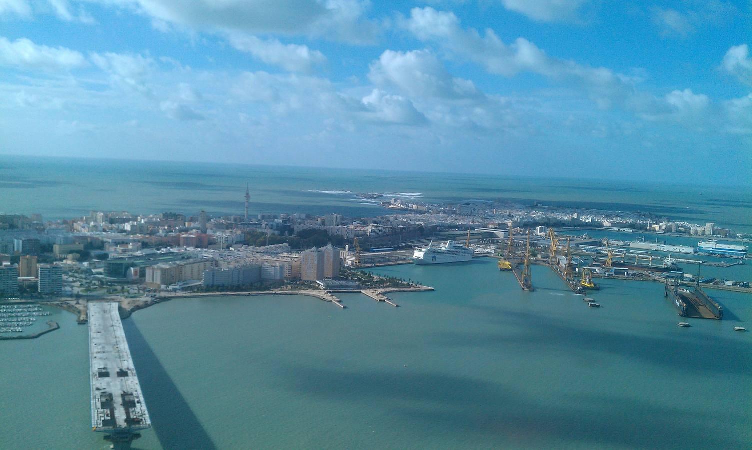 Vistas de las obras del Segundo Puente desde la grúa de la pila 12