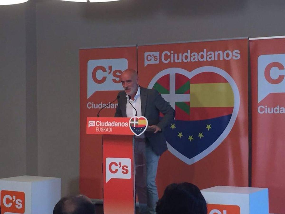 País Vasco-Ciudadanos. El candidato de Ciudadanos, Nicolás de Miguel, ha celebrado el mitin de cierre de campaña en Vitoria