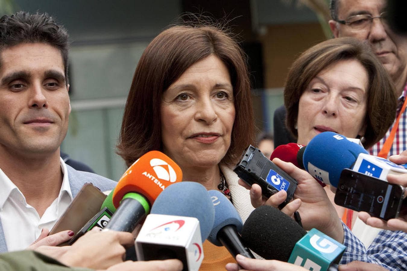La candidata de Ciudadanos, Cristina Losada (c)