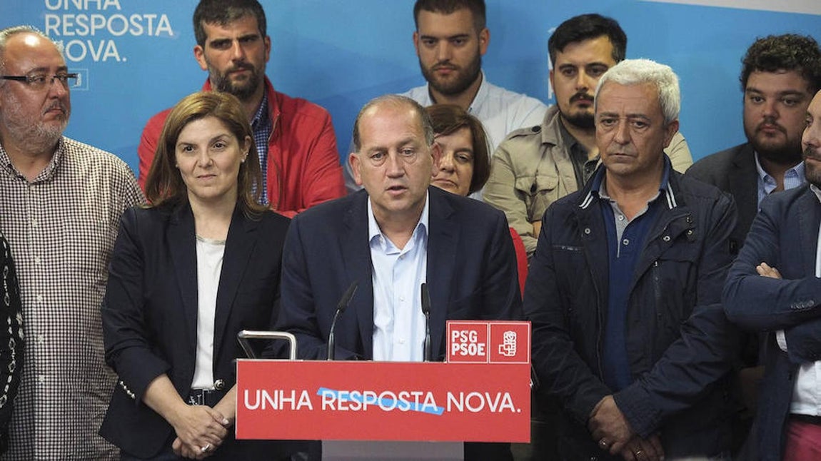 Rostros serios en el PSOE de Galicia. Xoaquín Fernández Leiceaga, ha comparecido ante los medios en la sede Sede O Pino.