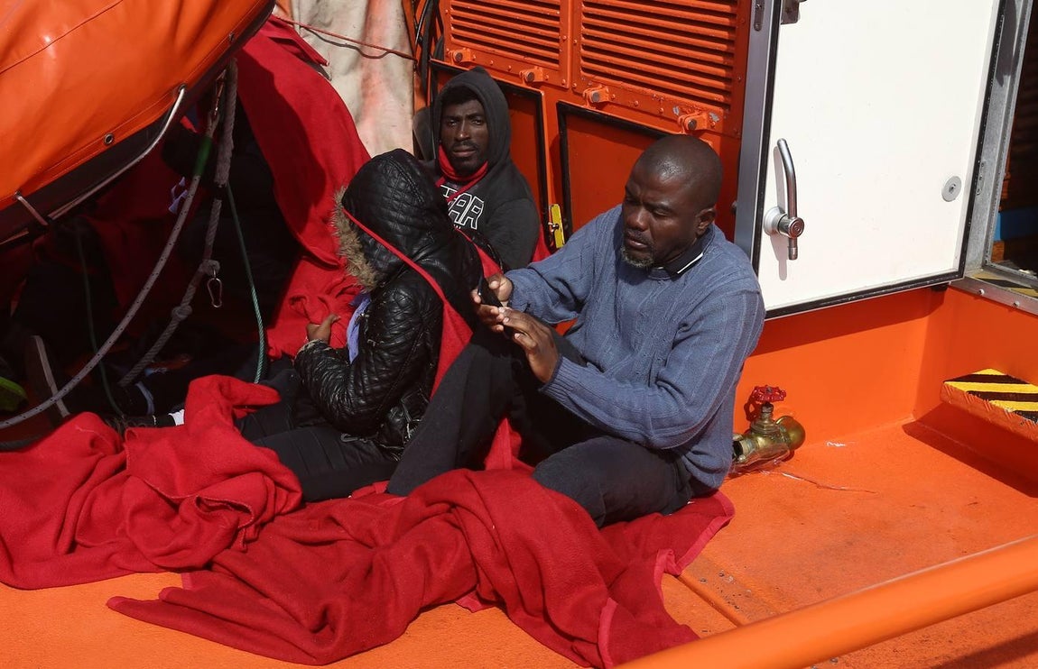 Salvamento Marítimo rescata a once subsaharianos y los traslada al puerto de Tarifa