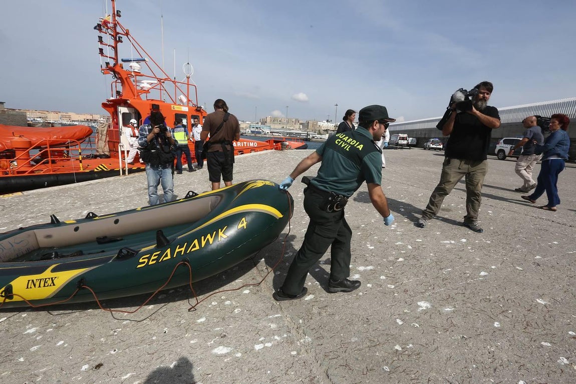 Salvamento Marítimo rescata a once subsaharianos y los traslada al puerto de Tarifa