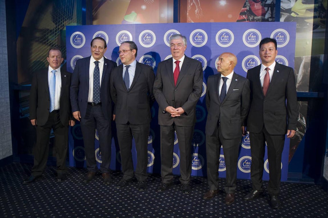 Numerosos rostros conocidos en la inauguración del casino de Illescas