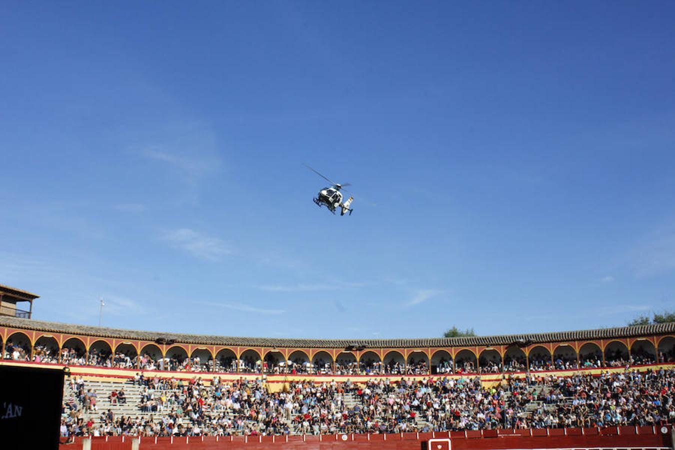 Exhibición de la Guardia Civil en la plaza de toros