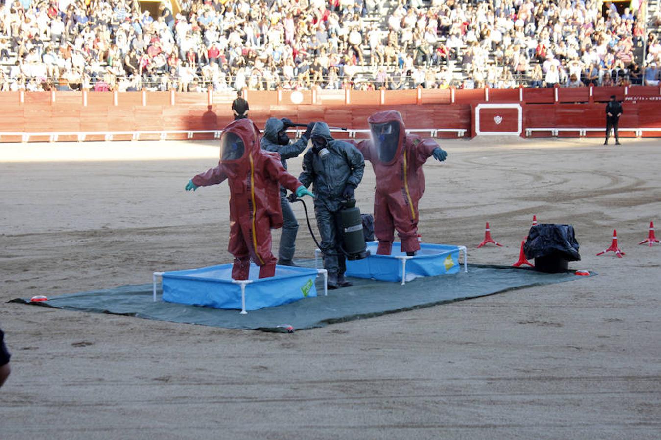 Exhibición de la Guardia Civil en la plaza de toros