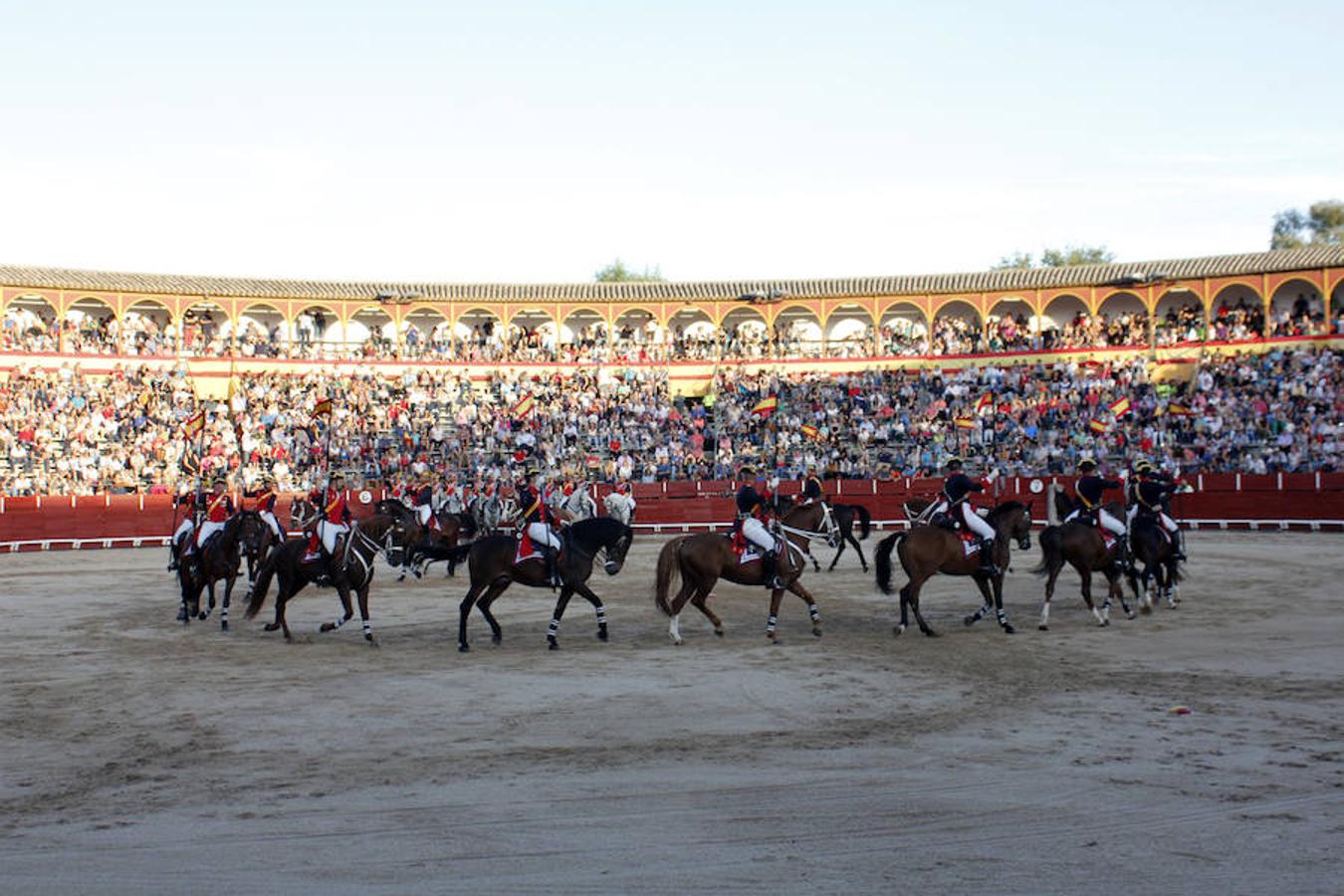 Exhibición de la Guardia Civil en la plaza de toros