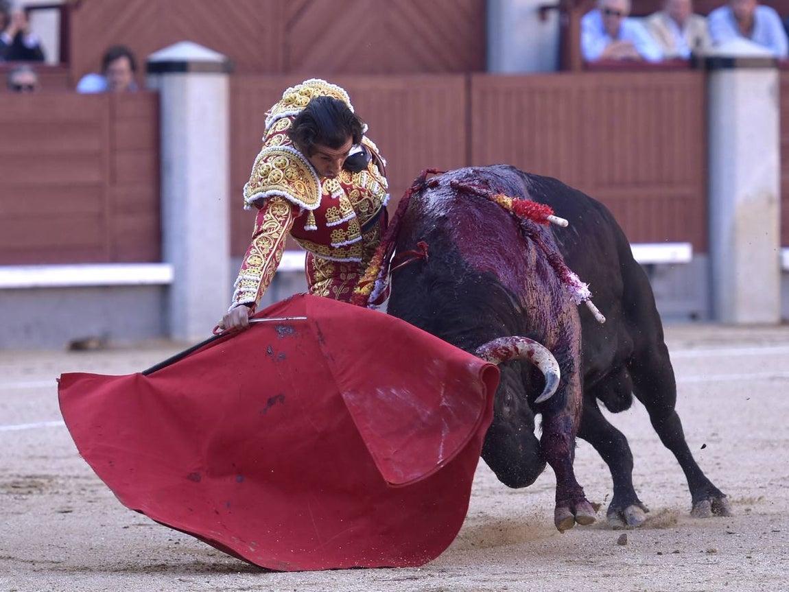 Las épicas faenas de Curro Díaz y José Garrido en la Feria de Otoño, foto a foto