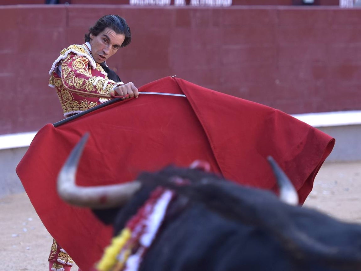 Las épicas faenas de Curro Díaz y José Garrido en la Feria de Otoño, foto a foto