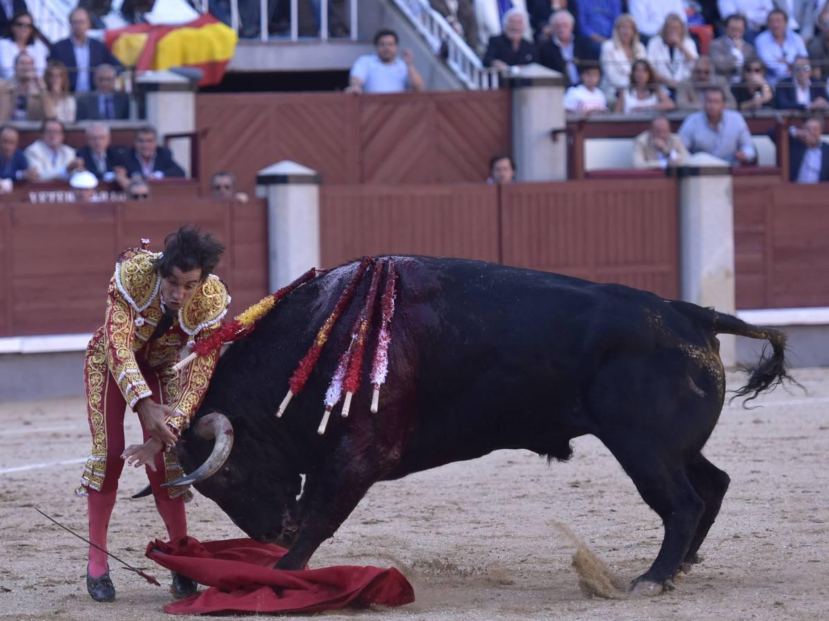 Secuencia de las tremendas cogidas a Curro Díaz en Las Ventas