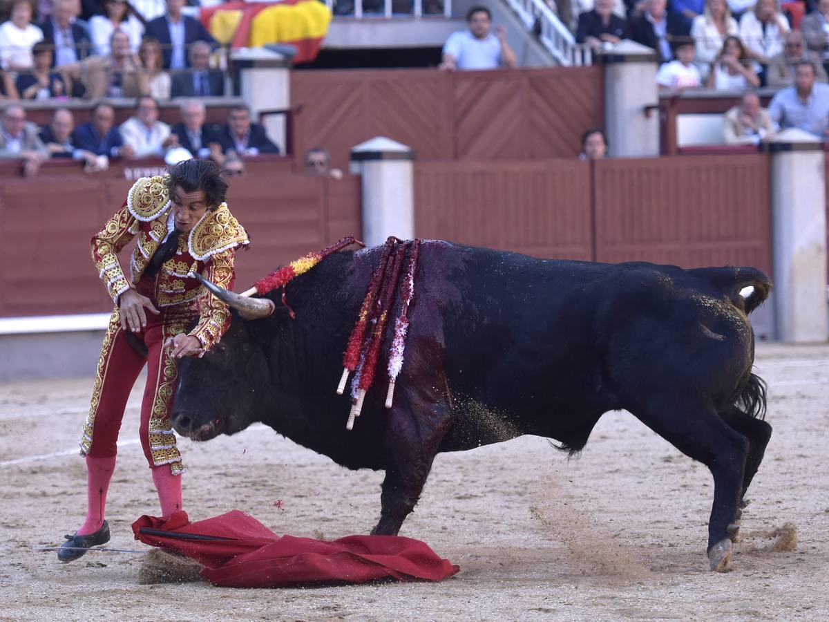 Secuencia de las tremendas cogidas a Curro Díaz en Las Ventas