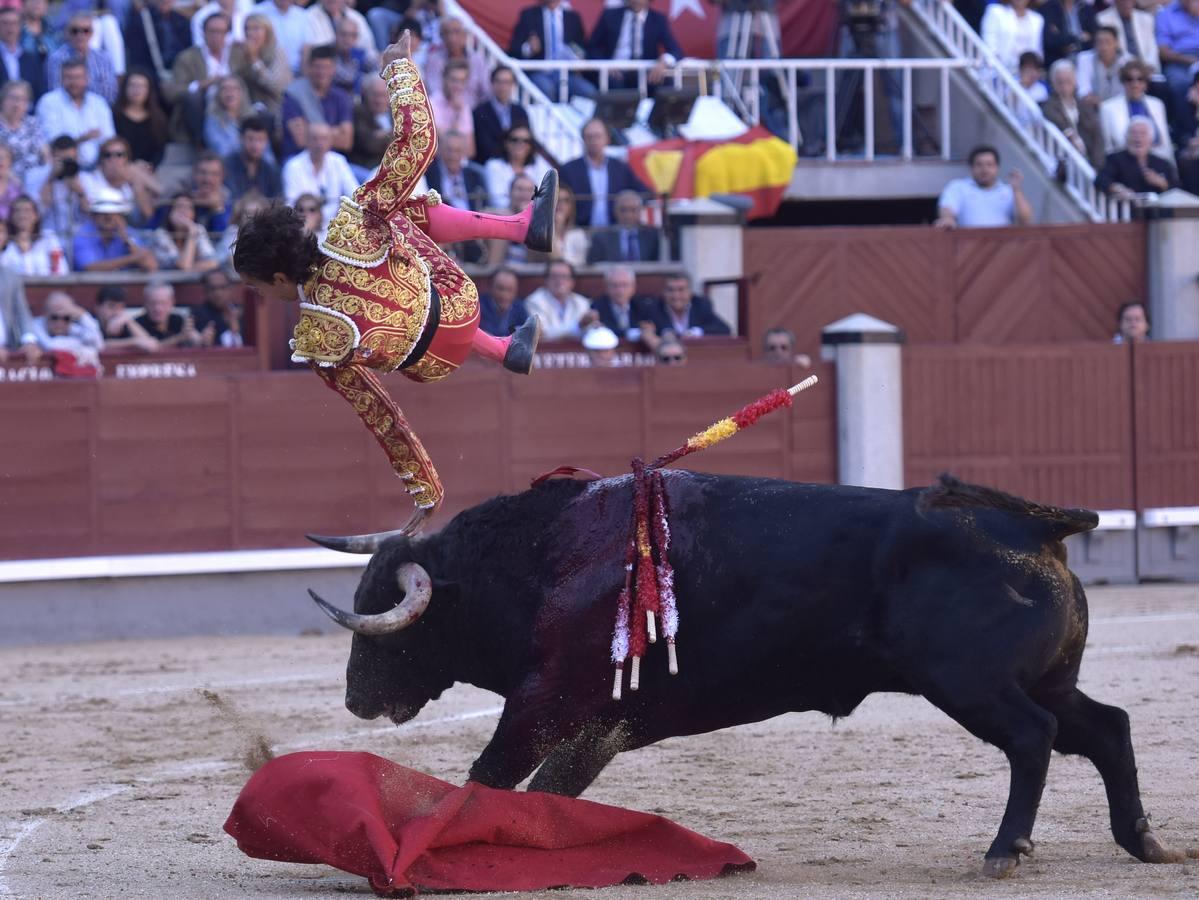 Secuencia de las tremendas cogidas a Curro Díaz en Las Ventas