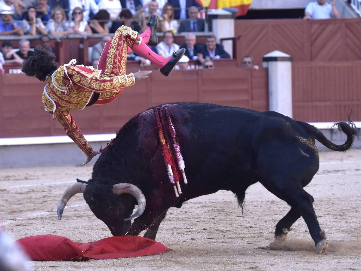 Secuencia de las tremendas cogidas a Curro Díaz en Las Ventas