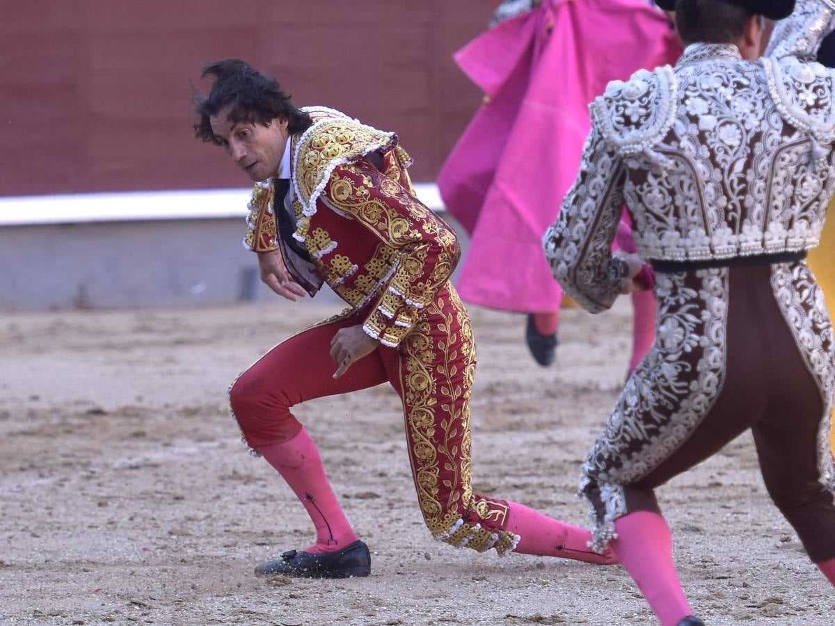 Secuencia de las tremendas cogidas a Curro Díaz en Las Ventas