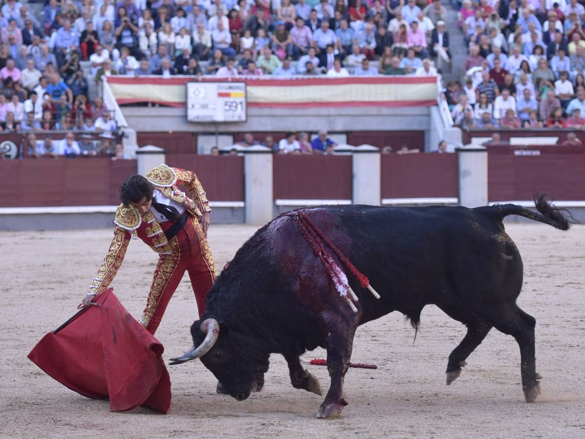 Las épicas faenas de Curro Díaz y José Garrido en la Feria de Otoño, foto a foto