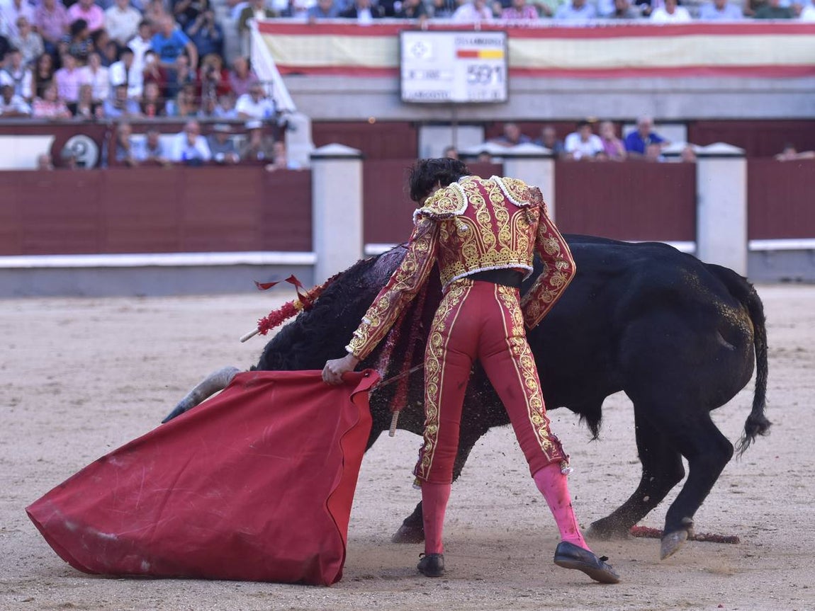 Las épicas faenas de Curro Díaz y José Garrido en la Feria de Otoño, foto a foto