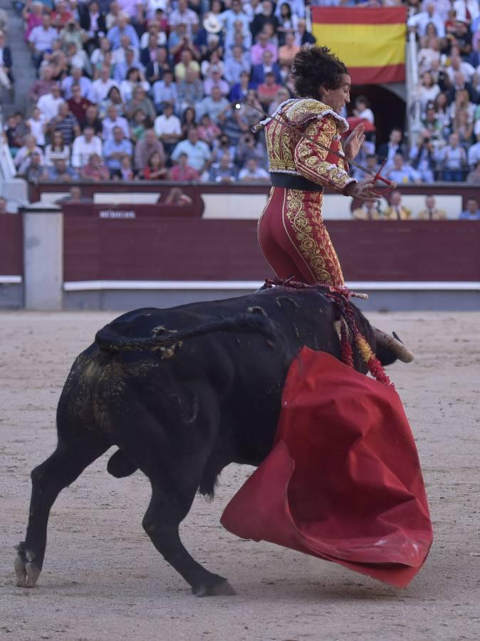 Secuencia de las tremendas cogidas a Curro Díaz en Las Ventas