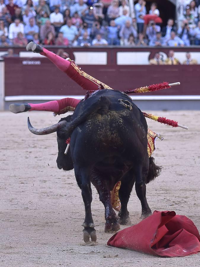 Secuencia de las tremendas cogidas a Curro Díaz en Las Ventas