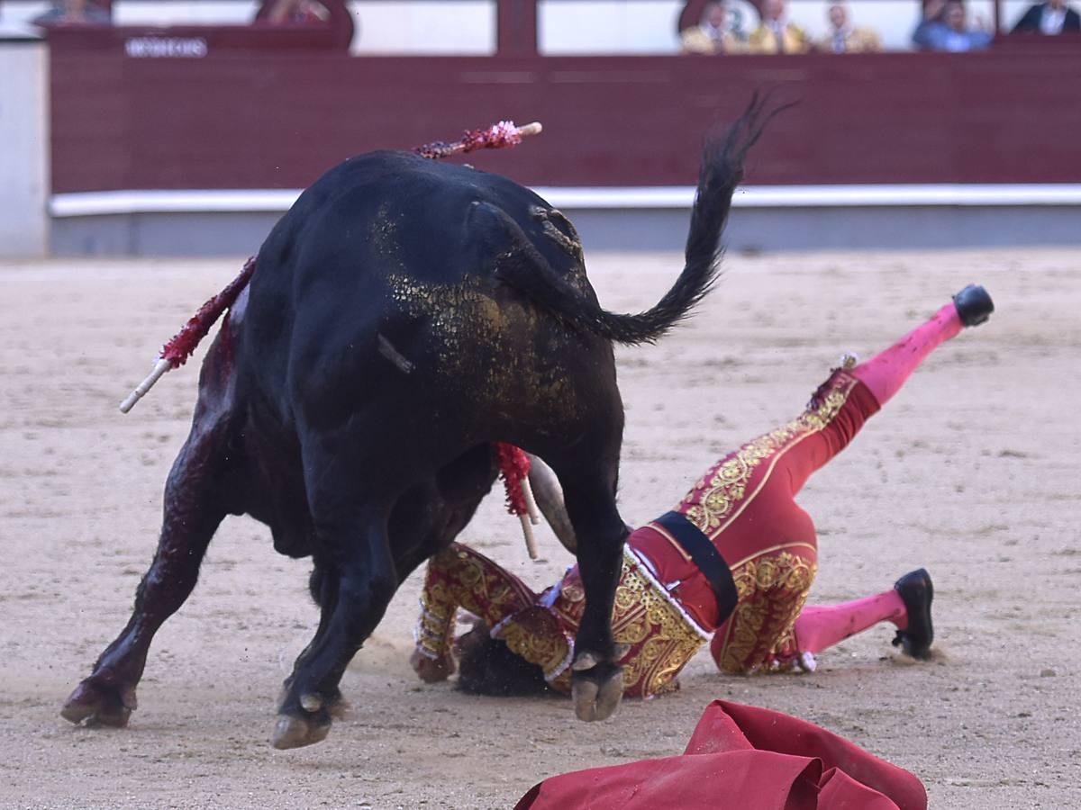 Secuencia de las tremendas cogidas a Curro Díaz en Las Ventas