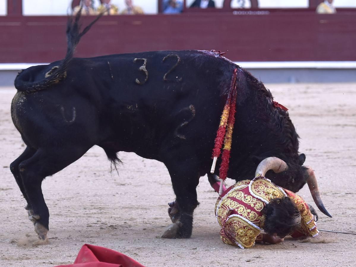 Secuencia de las tremendas cogidas a Curro Díaz en Las Ventas