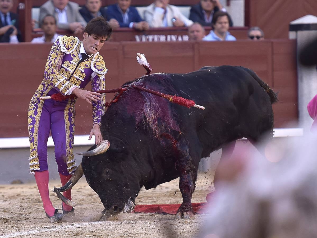 Secuencia de los espeluznantes percances de José Garrido en Las Ventas