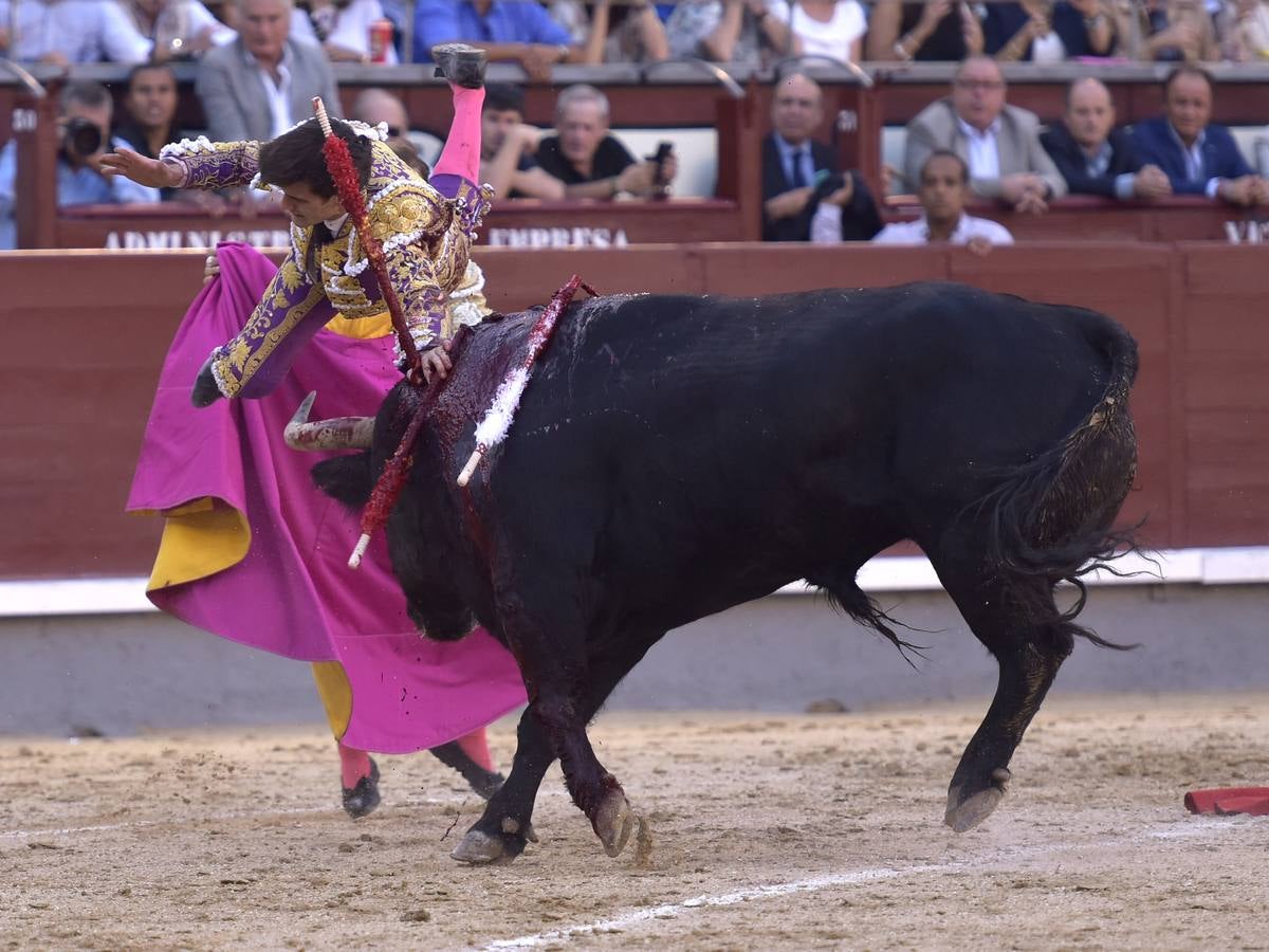 Secuencia de los espeluznantes percances de José Garrido en Las Ventas