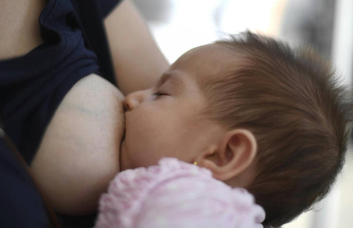 11. Tetada pública celebrada en Alcalá de Henares en el marco de la Semana de la Lactancia Materna