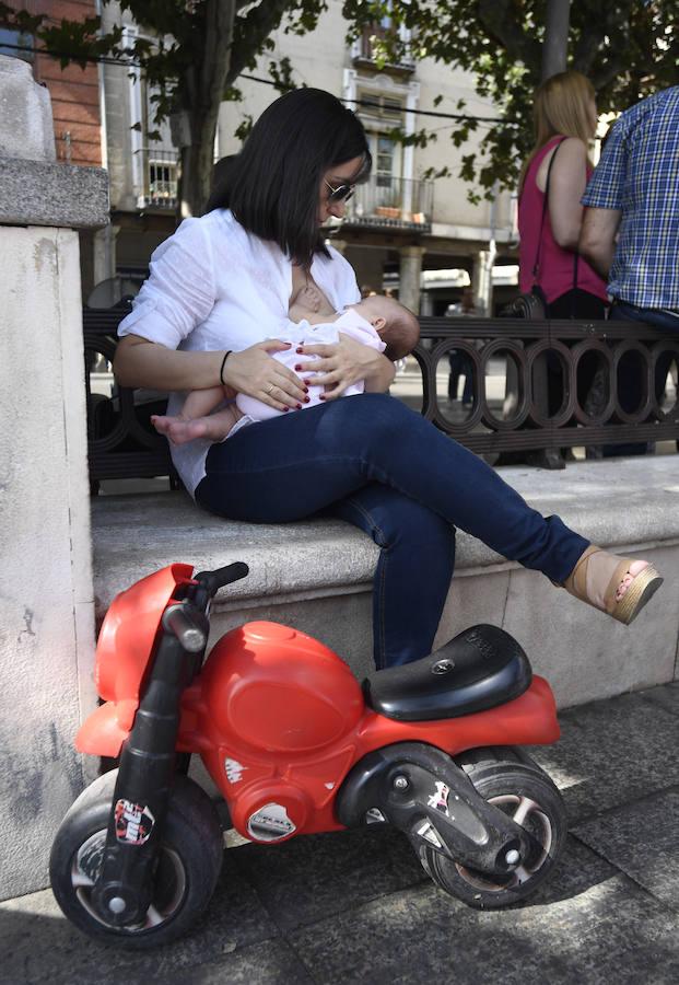 6. Tetada pública celebrada en Alcalá de Henares en el marco de la Semana de la Lactancia Materna