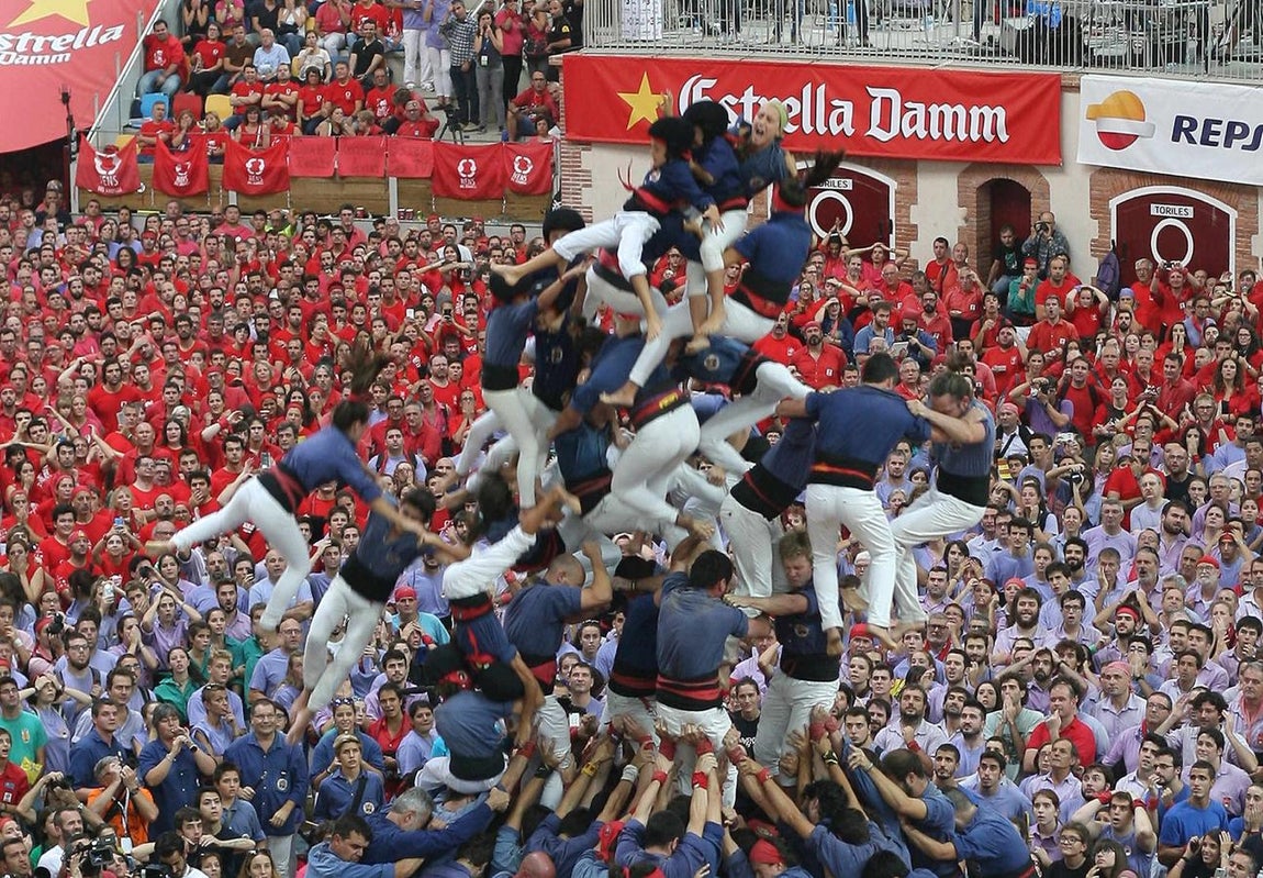 Un mal día. Caída de los Capgrossos de Mataró, durante el XXV concurso de castells de Tarragona, en el Tarraco Arena Plaza.