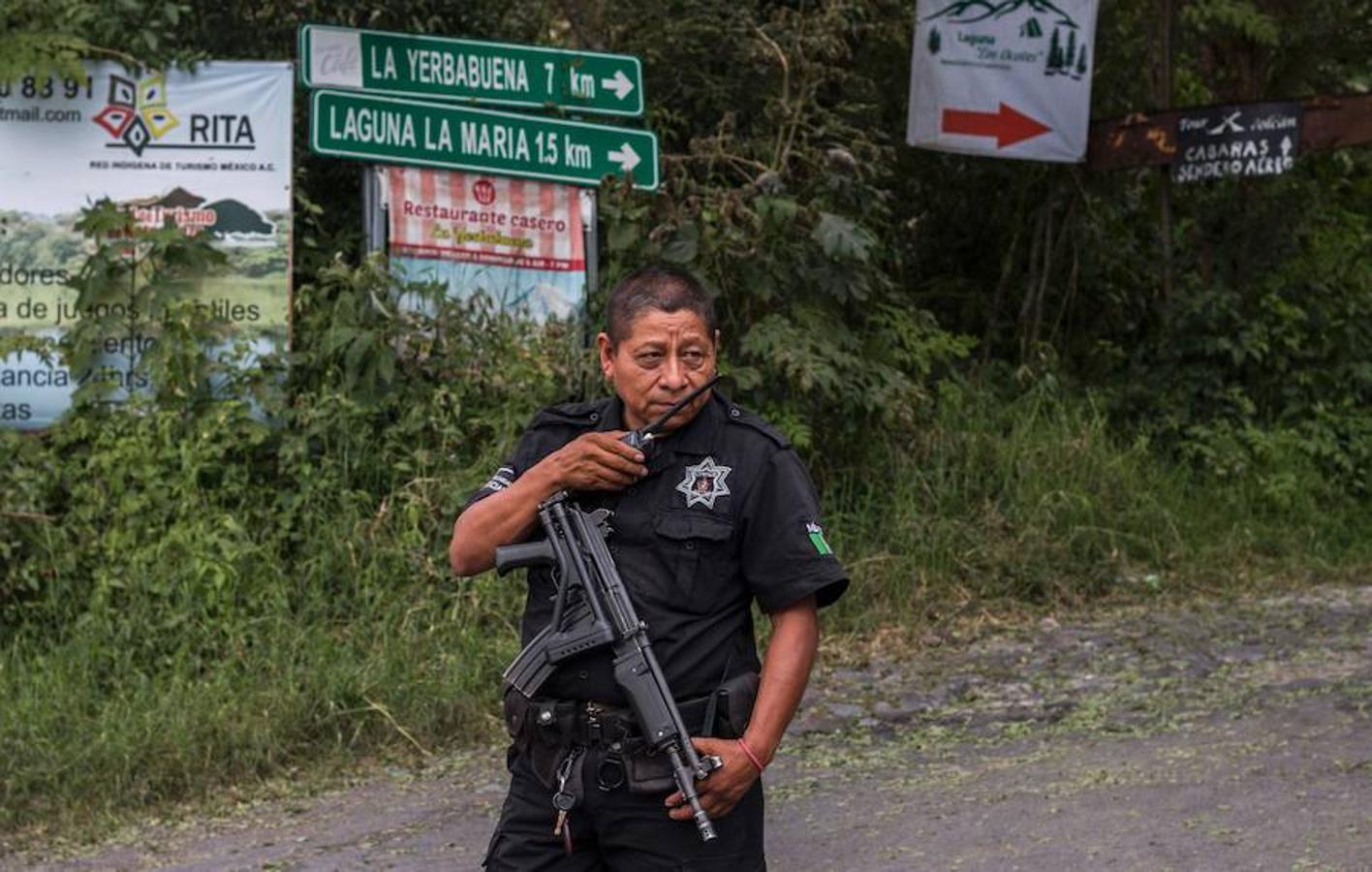 La zona boscosa aledaña al volcán de Colima, ubicado en el oeste de México, que incrementó su actividad, por lo que las autoridades del estado de Colima informan que las comunidades de La Yerbabuena y La Becerrera continuarán evacuadas. 