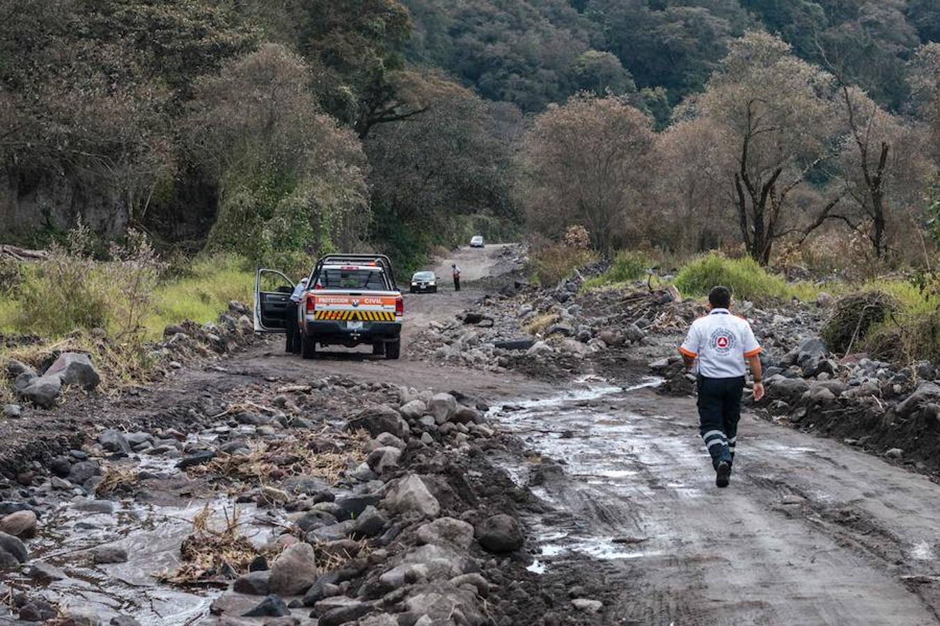 La zona boscosa aledaña al volcán de Colima, ubicado en el oeste de México, que incrementó su actividad, por lo que las autoridades del estado de Colima informan que las comunidades de La Yerbabuena y La Becerrera continuarán evacuadas