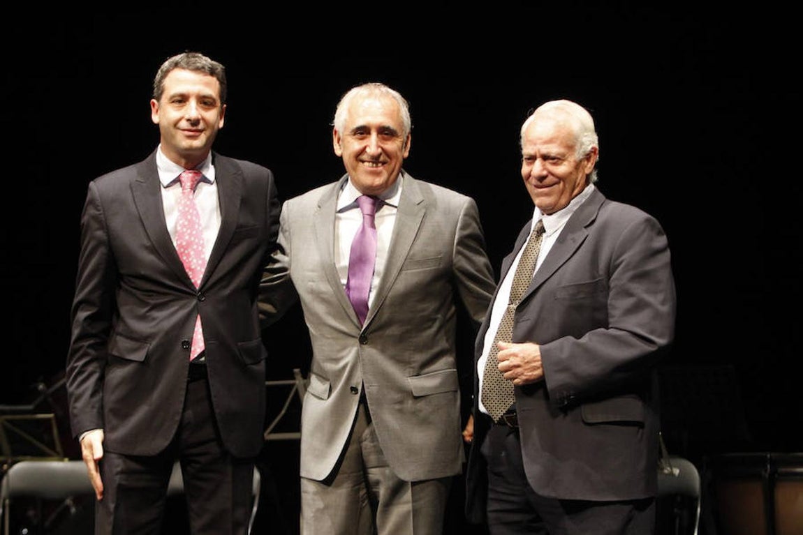 Adolfo Muñoz,diploma de honor, como gran embajador de la cocina toledana. 