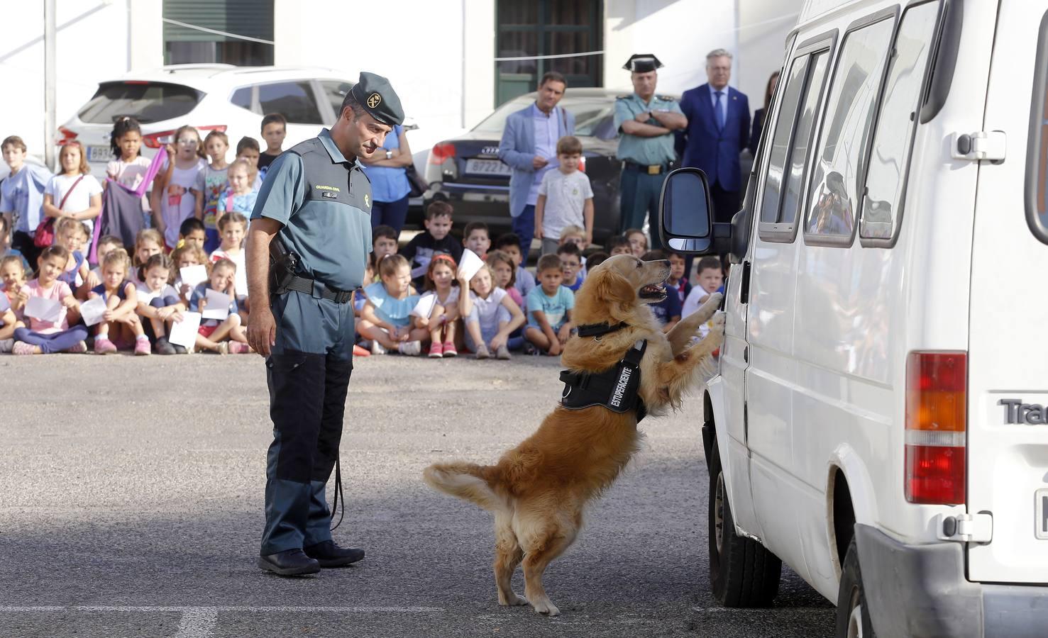 En imágenes, una jornada de encuentro entre alumnos y la Guardia Civil