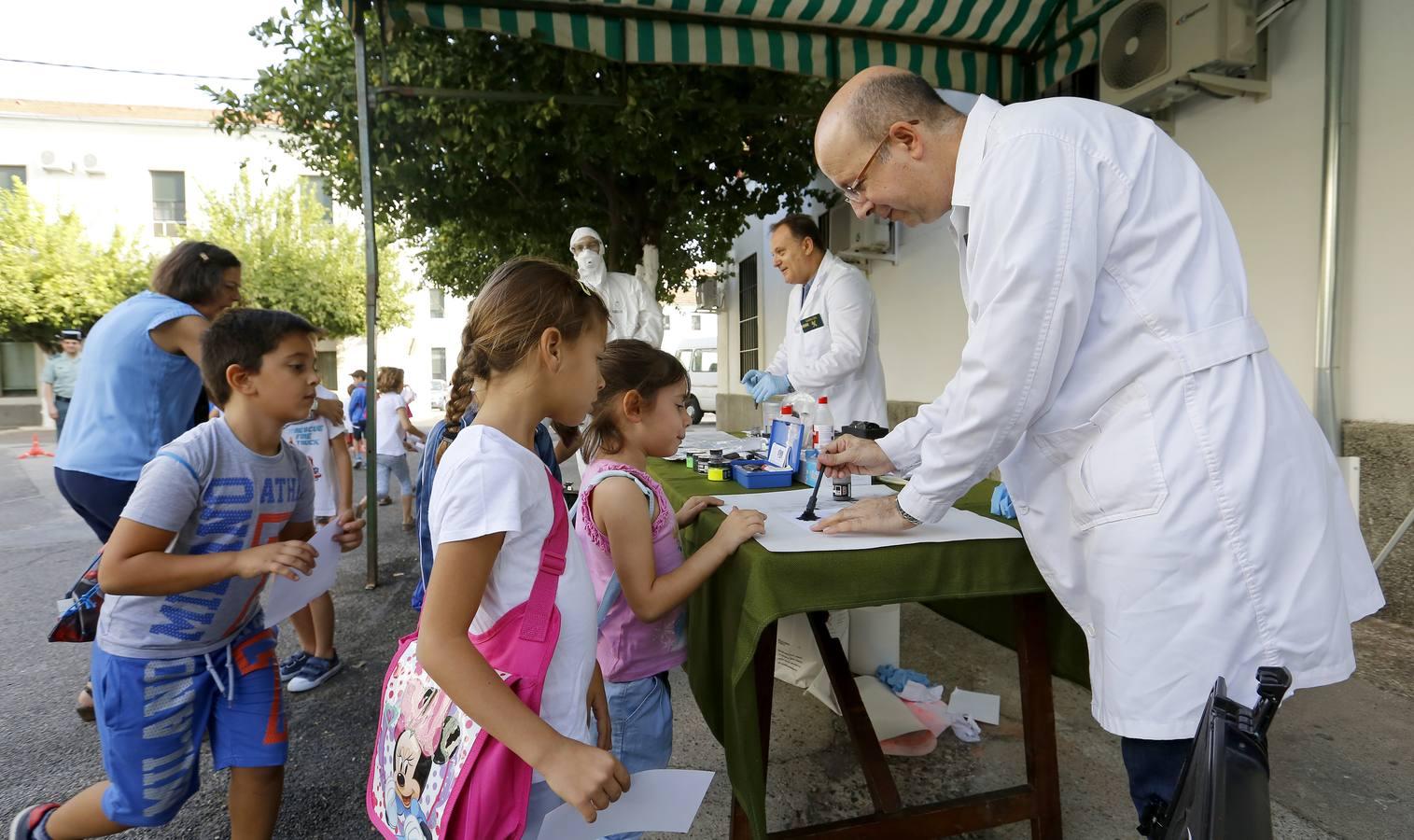 En imágenes, una jornada de encuentro entre alumnos y la Guardia Civil