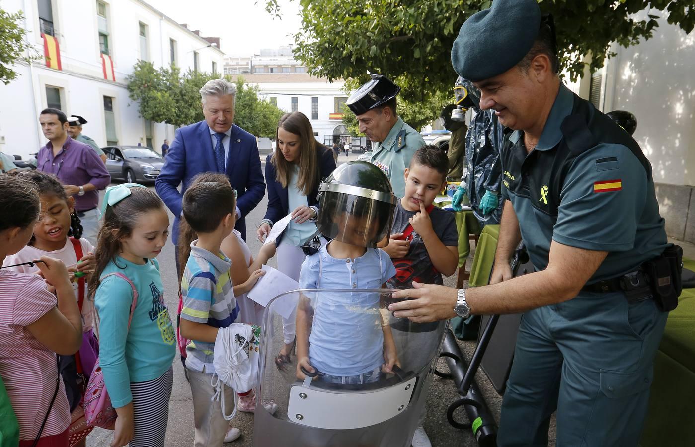 En imágenes, una jornada de encuentro entre alumnos y la Guardia Civil