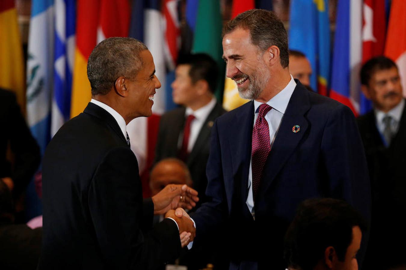 El Rey y el presidente de Estados Unidos, Barack Obama, se saludaron muy afectuosamente este martes en Nueva York, donde coincidieron en el almuerzo que el secretario general de Naciones Unidas, Ban Ki Moon, ofreció en honor de los jefes de Estado. 