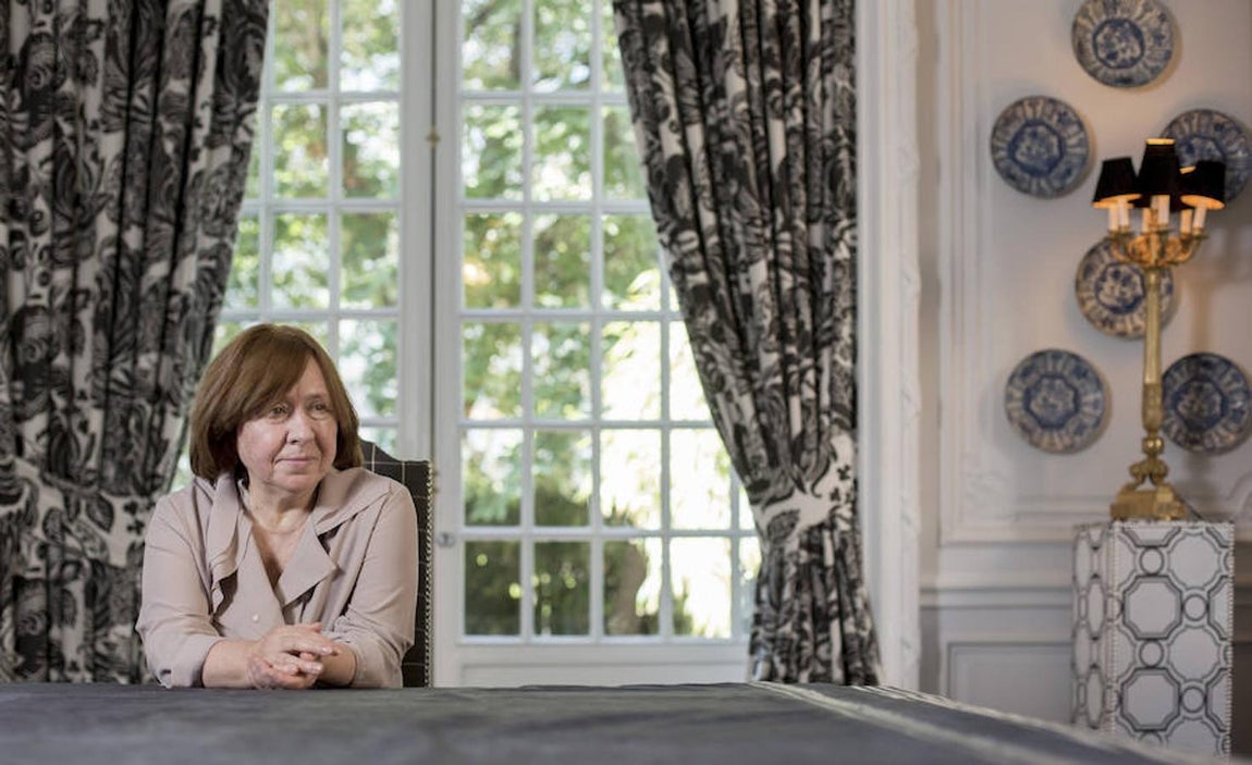 Año 2015: El de Svetlana Aleksiévich fue el premio a la no ficción. Al periodismo preciso, cercano y valiente. «Voces de Chernóbil» es su obra más conocida.. Ignacio Gil