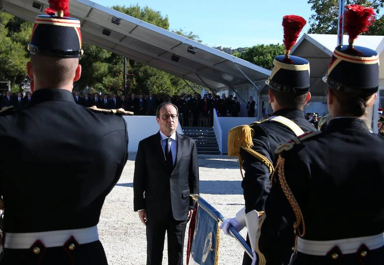 Imagen de François Hollande, hoy, sensiblemente emocionado